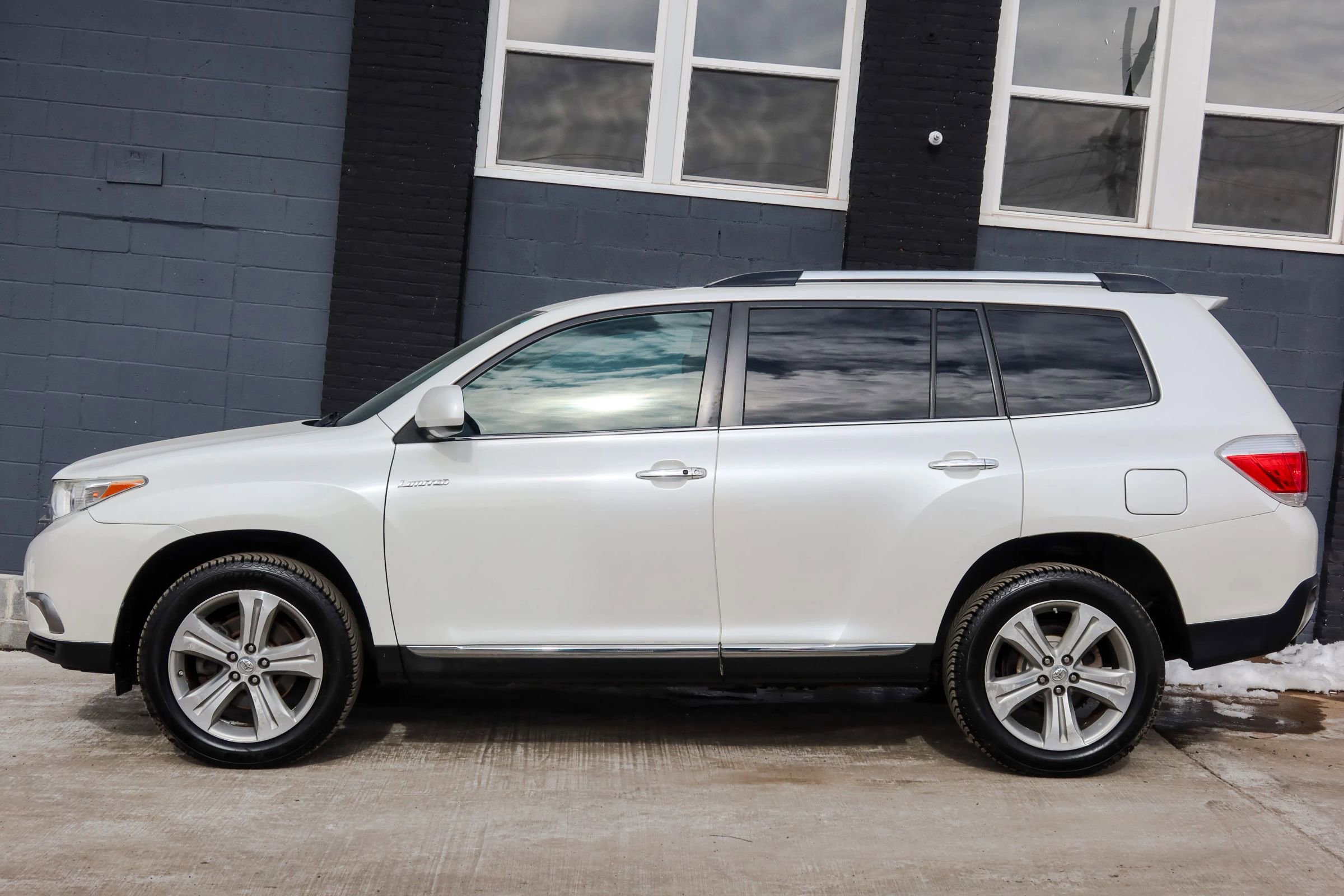 Used 2012 Toyota Highlander Limited w/ Tow Pkg image 5