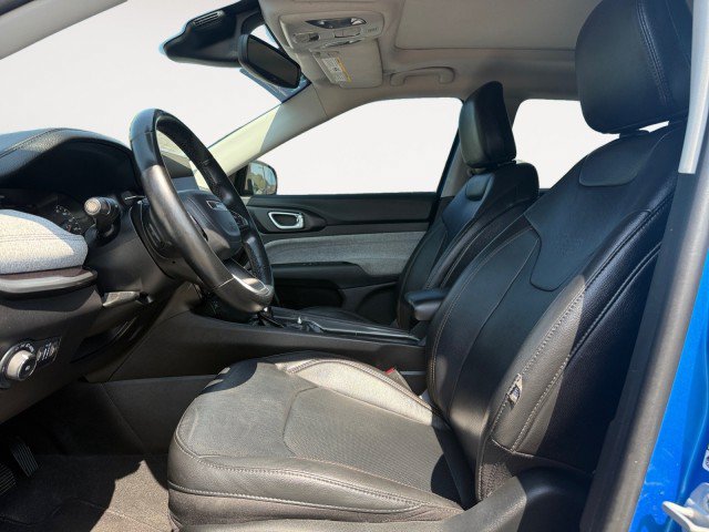 Used 2022 Jeep Compass Latitude w/ Sun and Sound Group AWD/4WD image 6