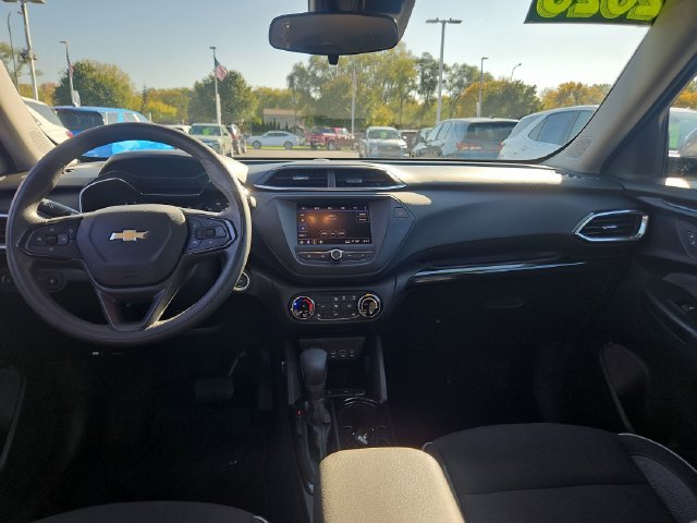 Used 2023 Chevrolet TrailBlazer LT FWD image 13