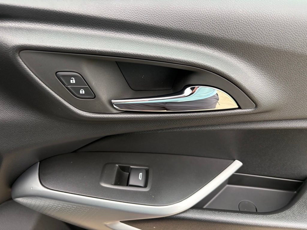 New 2026 Chevrolet Trax RS w/ Sunroof Package FWD image 27