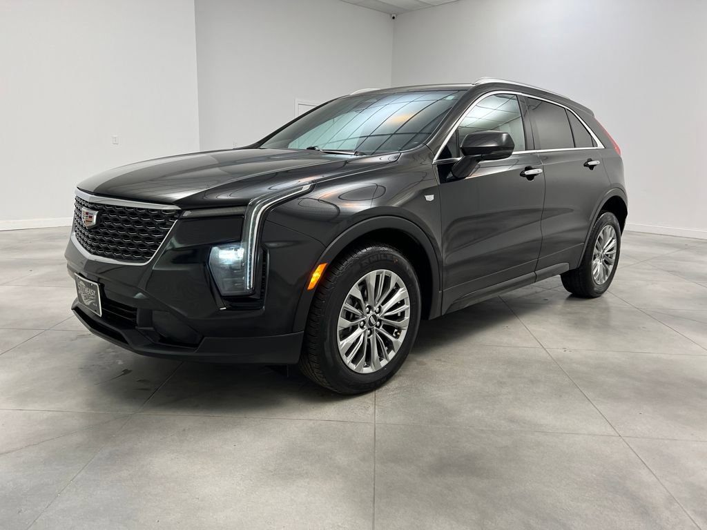 Used 2024 Cadillac XT4 Premium Luxury image 3