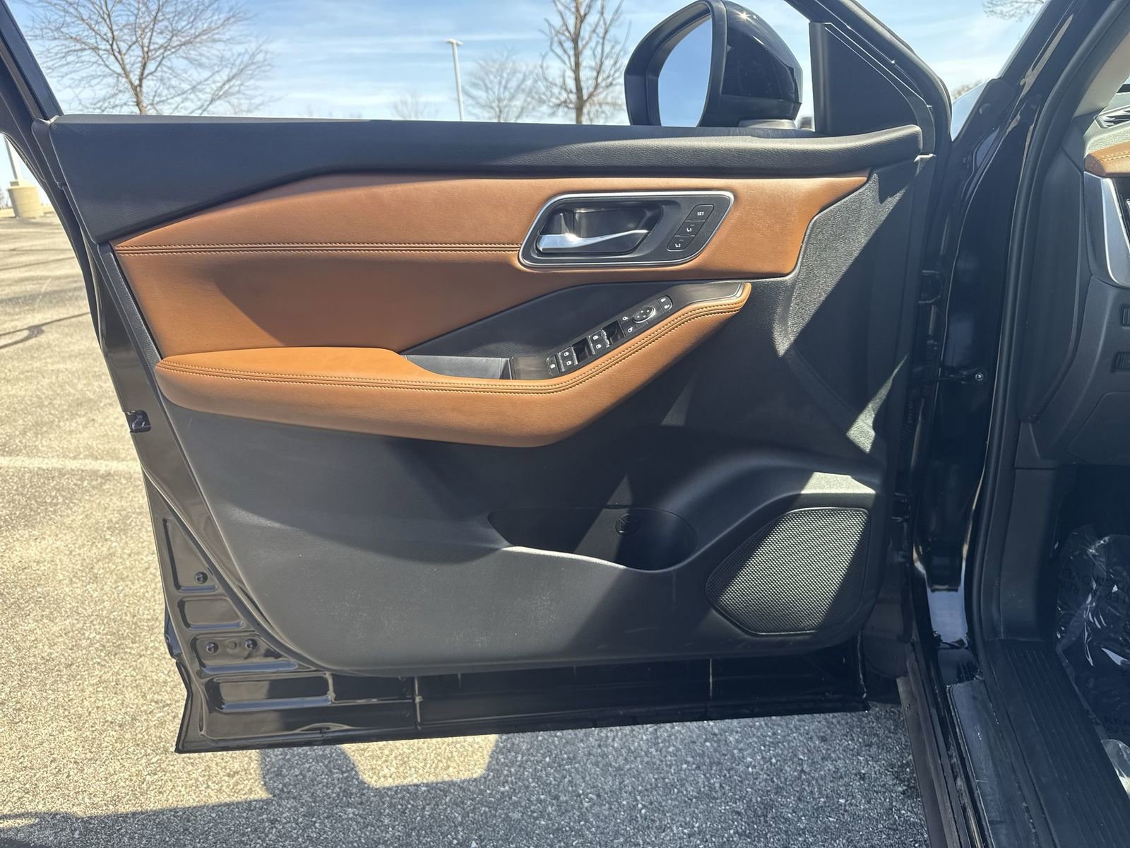 Used 2025 Nissan Rogue Platinum w/ Platinum Premium Package AWD/4WD image 27