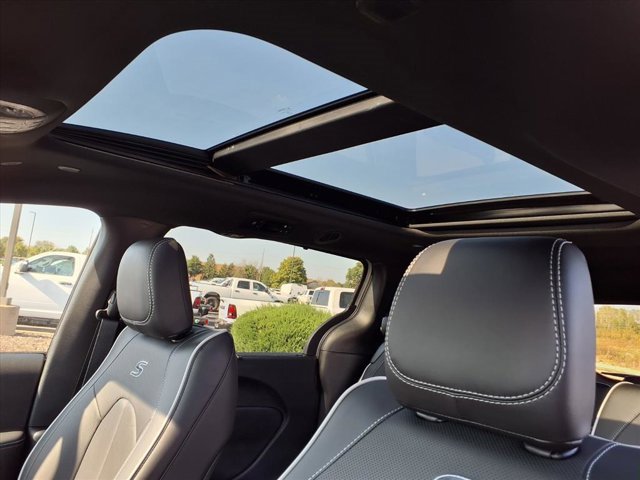 New 2026 Chrysler Pacifica Limited w/ S Appearance Package image 15