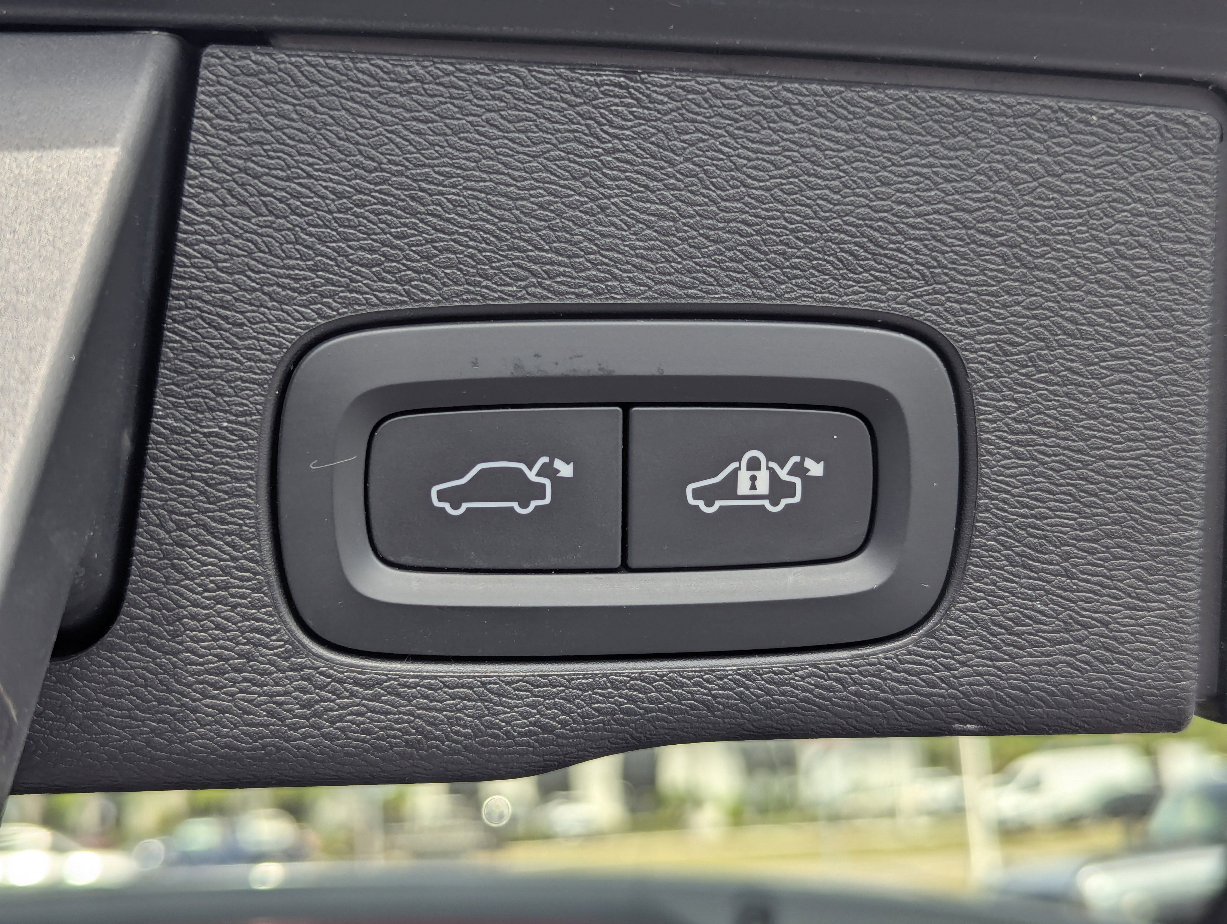 Used 2024 Volvo XC60 B5 Plus w/ Protection Package Premier AWD/4WD image 12