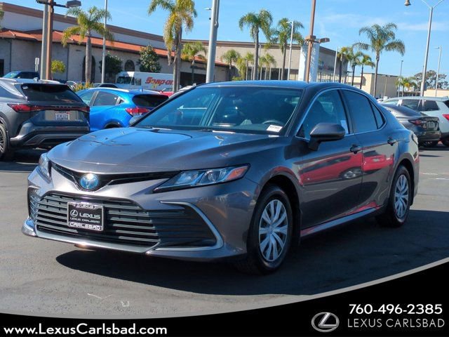 Used 2022 Toyota Camry LE image 1