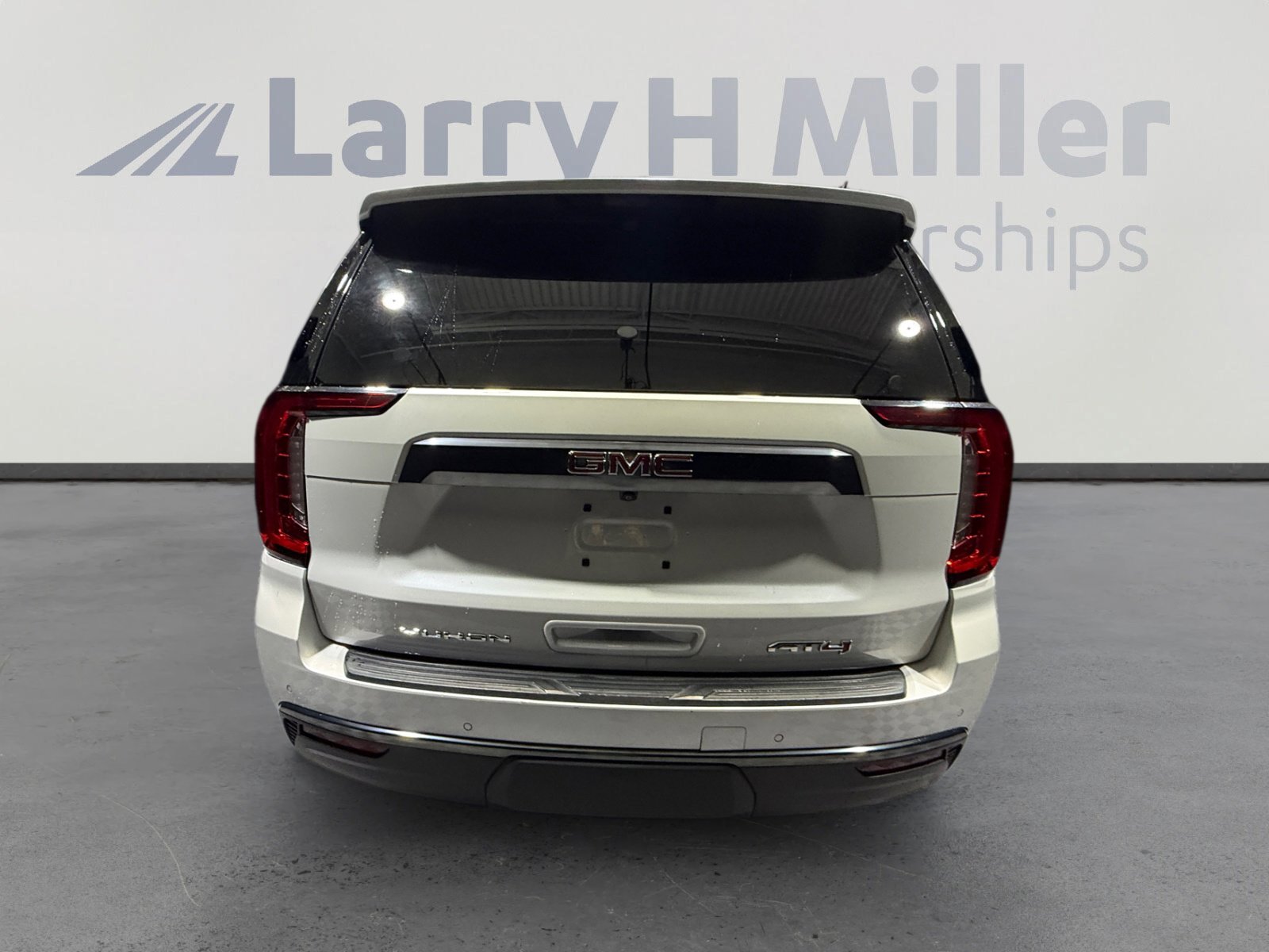 Used 2021 GMC Yukon AT4 w/ AT4 Premium Plus Package AWD/4WD image 4