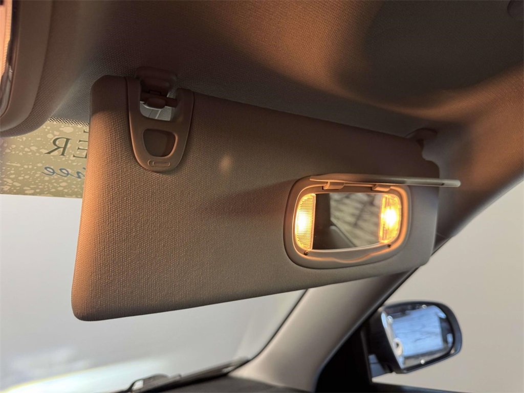 Used 2022 Jeep Cherokee Trailhawk image 25