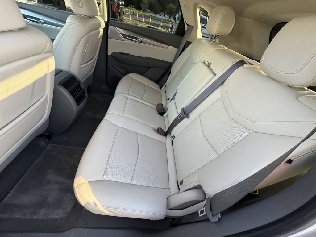 Used 2020 Cadillac XT5 Premium Luxury FWD image 16