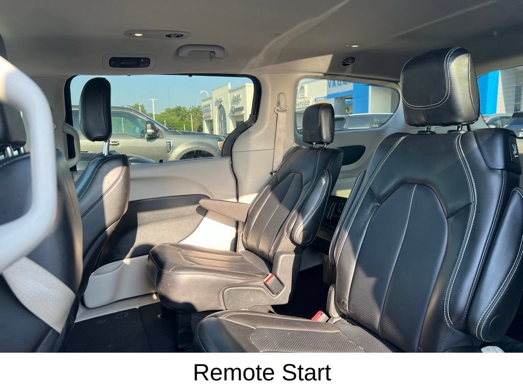 Used 2024 Chrysler Pacifica Touring-L FWD image 10
