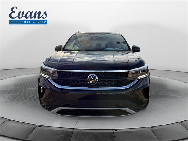 Certified 2024 Volkswagen Taos SE w/ Panoramic Sunroof Package image 8