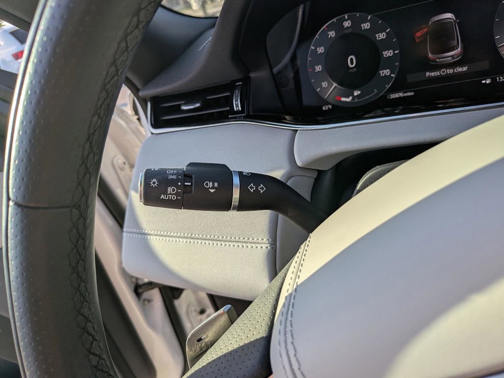 Used 2023 Land Rover Range Rover Evoque R-Dynamic SE image 30