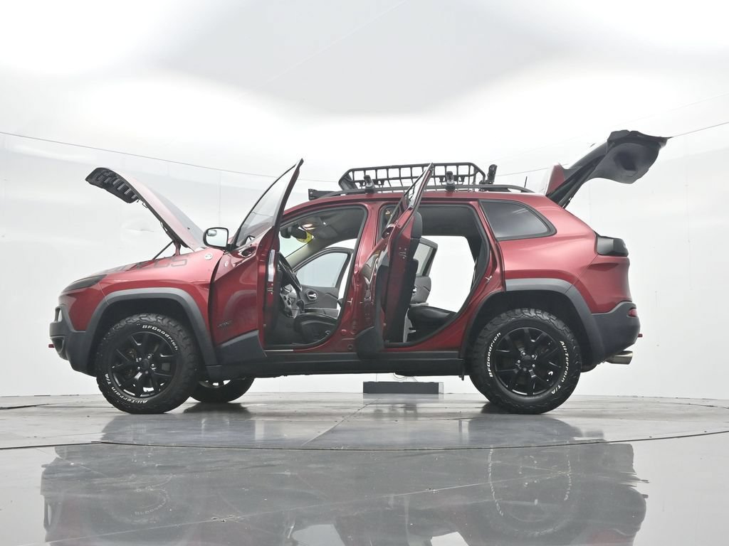 Used 2016 Jeep Cherokee Trailhawk w/ Comfort/Convenience Group AWD/4WD image 46