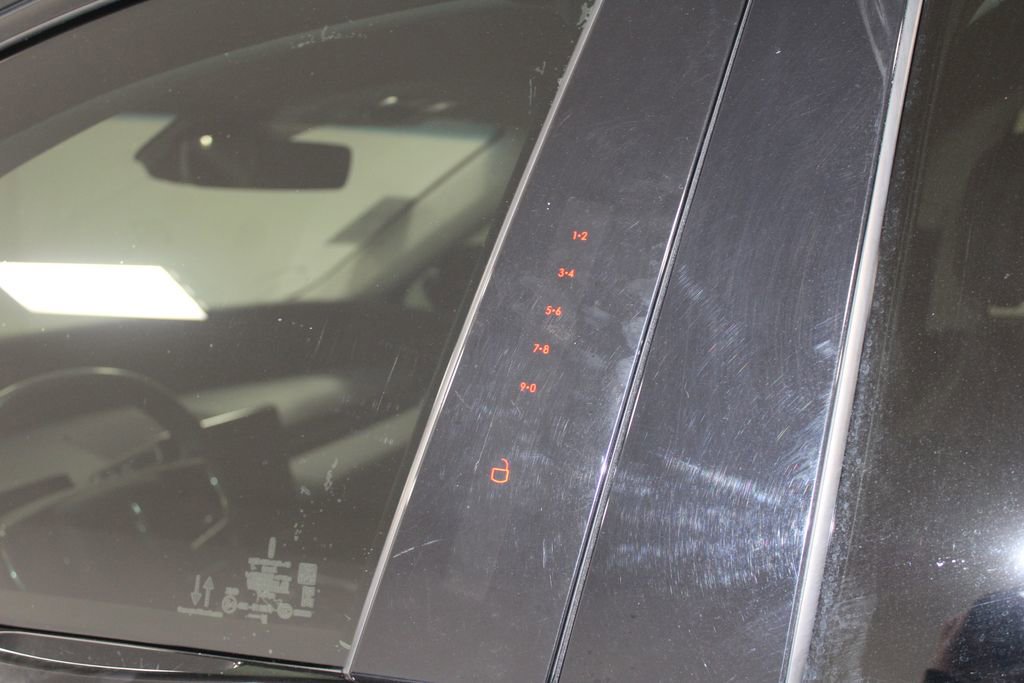 Used 2024 Lincoln Nautilus Reserve image 14