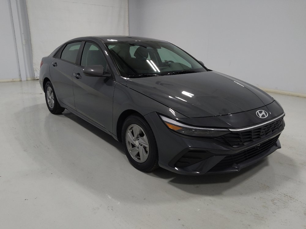 Used 2025 Hyundai Elantra SE FWD image 13