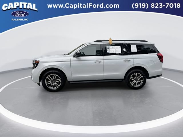 Certified 2025 Ford Expedition Active AWD/4WD image 5