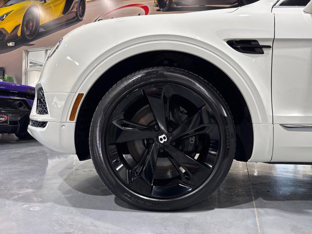 Used 2018 Bentley Bentayga image 18