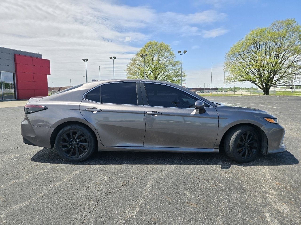 Used 2021 Toyota Camry LE FWD image 14