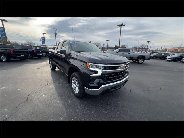 Used 2022 Chevrolet Silverado 1500 LT image 2