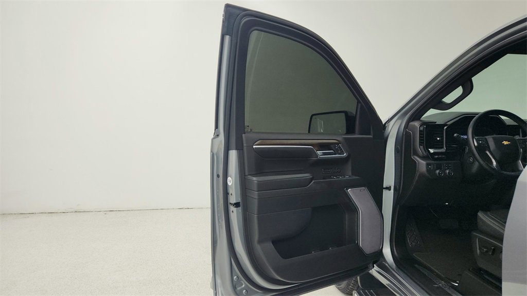 Certified 2023 Chevrolet Silverado 1500 High Country w/ Technology Package image 22