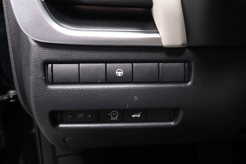 Used 2025 Nissan Rogue SV image 26