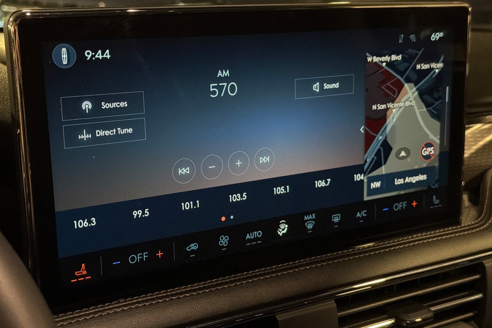 Used 2024 Lincoln Corsair Grand Touring AWD/4WD image 17