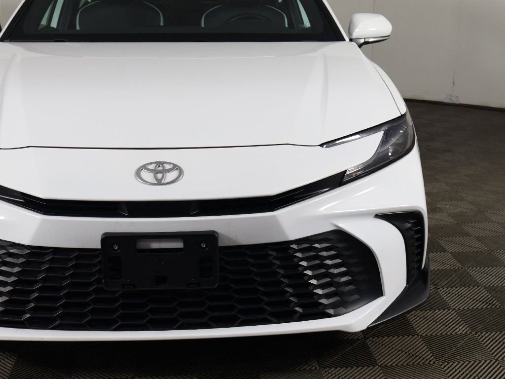 Used 2025 Toyota Camry SE image 12