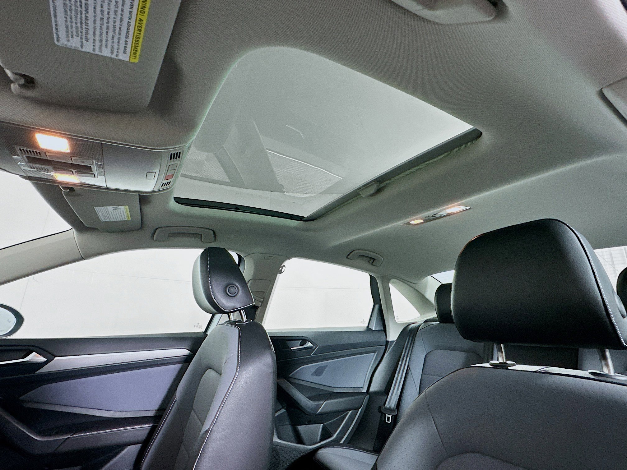 Used 2025 Volkswagen Jetta SE image 25