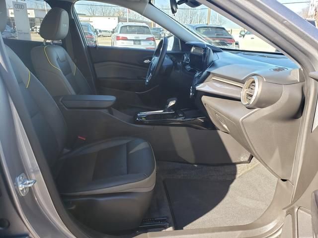 Used 2025 Chevrolet Trax ACTIV w/ Driver Confidence Package image 16