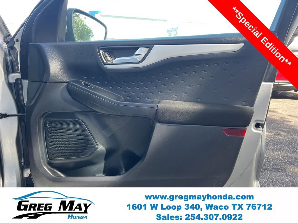 Used 2020 Ford Escape SE image 11