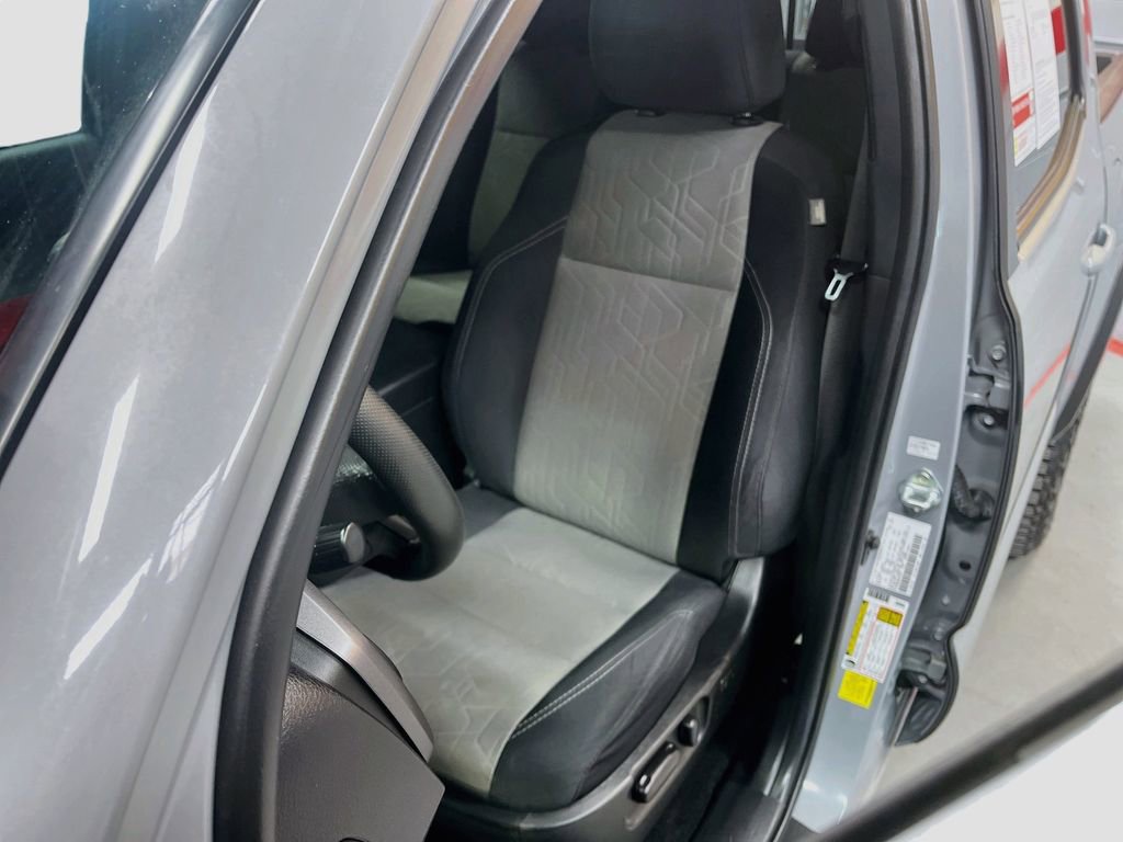 Used 2021 Toyota Tacoma TRD Off-Road w/ Technology Package AWD/4WD image 18