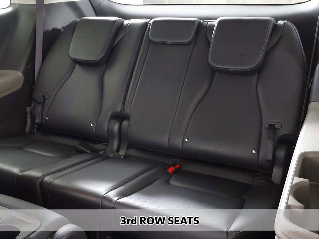 Used 2025 Kia Carnival FWD image 8