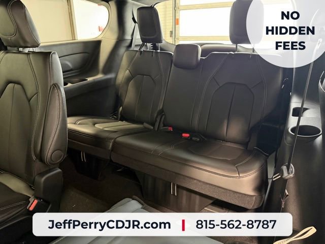 New 2027 Chrysler Pacifica Select AWD/4WD image 28