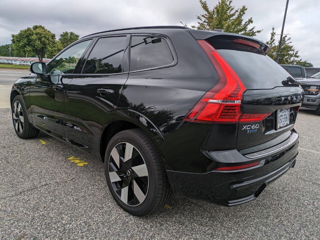 New 2025 Volvo XC60 T8 Plus w/ Protection Package Premier AWD/4WD image 6