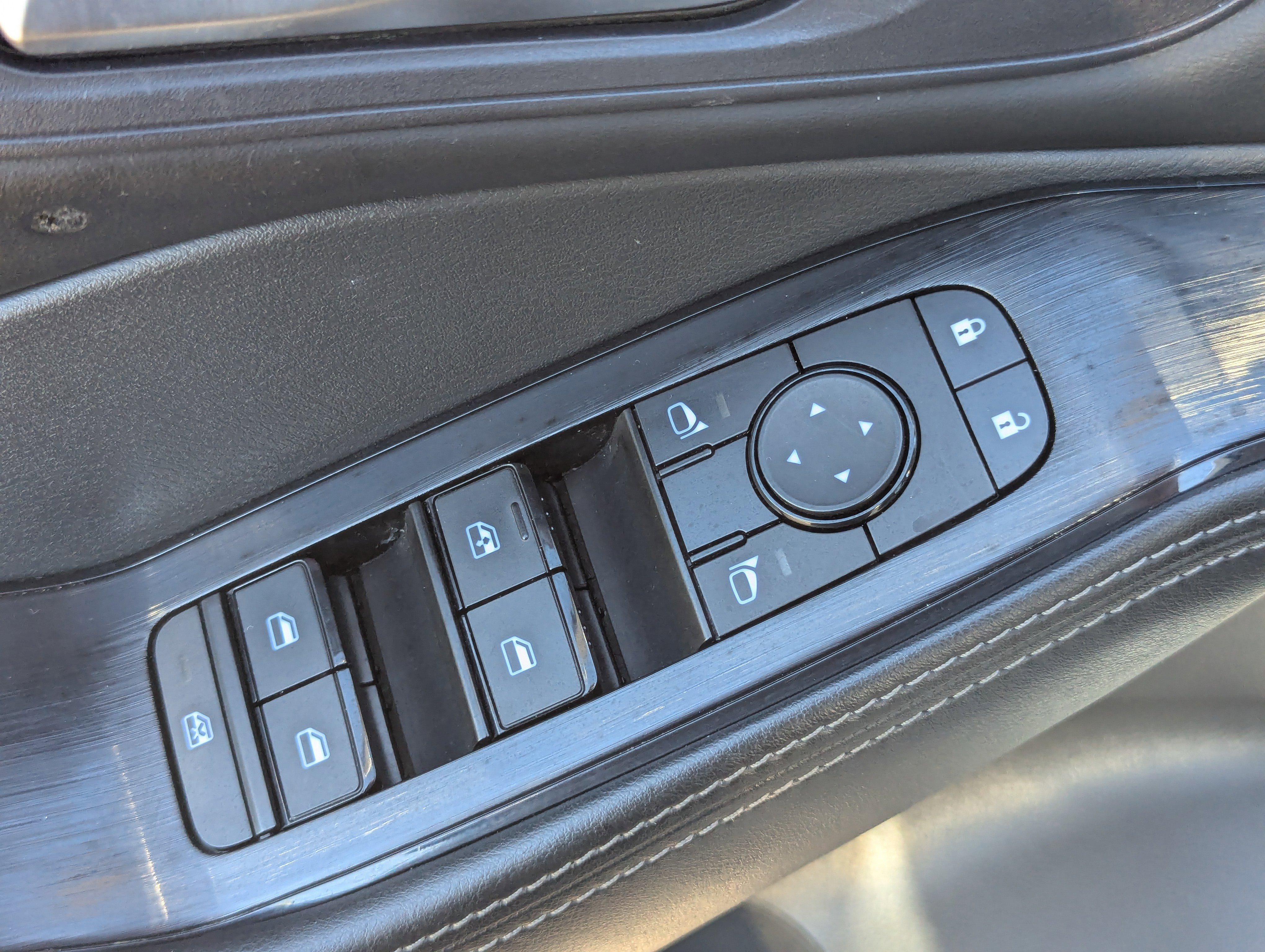 Used 2024 Nissan Rogue SV image 22