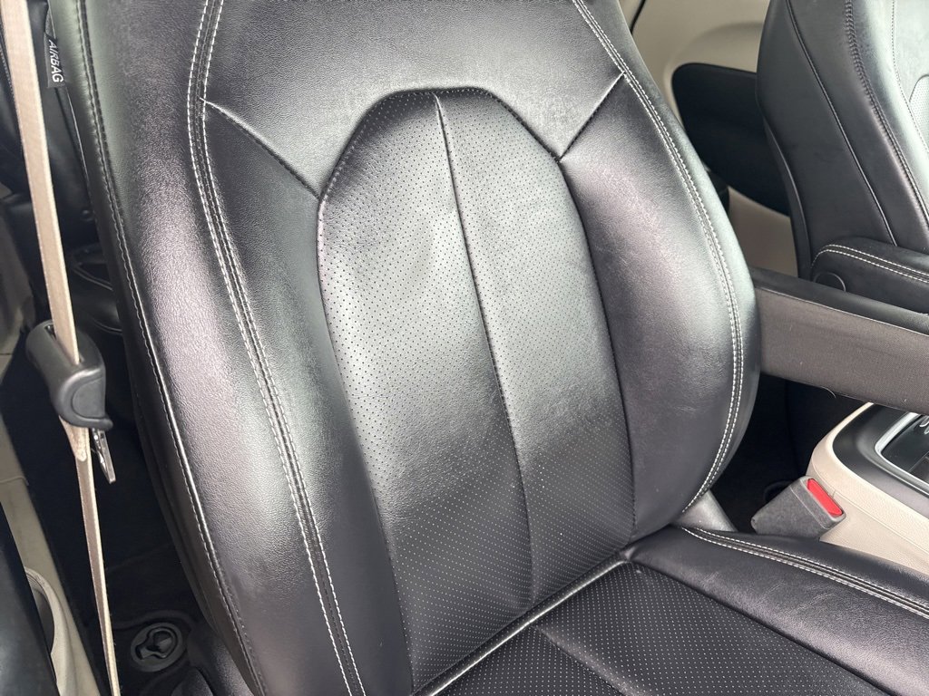 Used 2024 Chrysler Pacifica Touring-L image 26