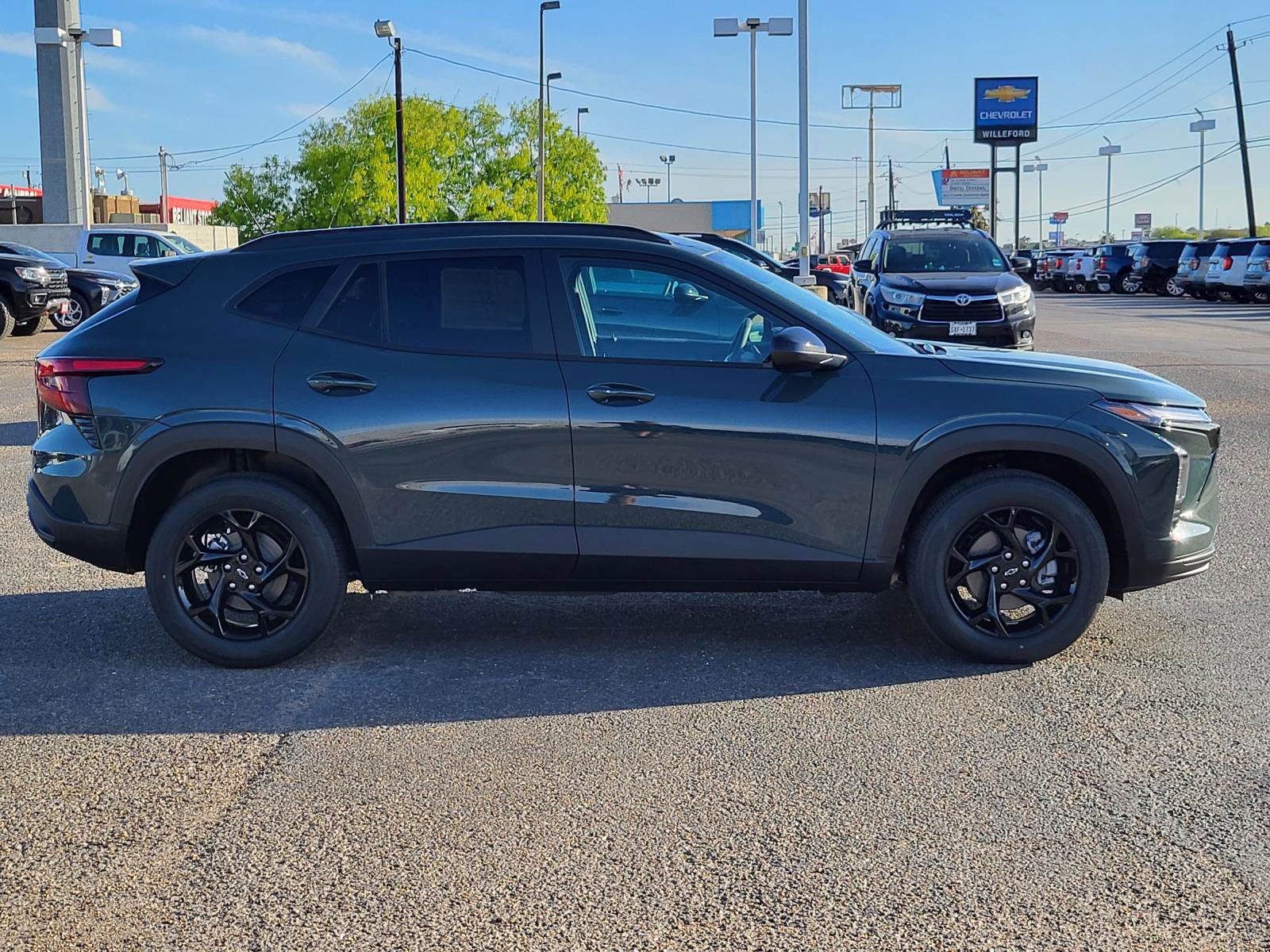 New 2026 Chevrolet Trax LT w/ Midnight Edition FWD image 6