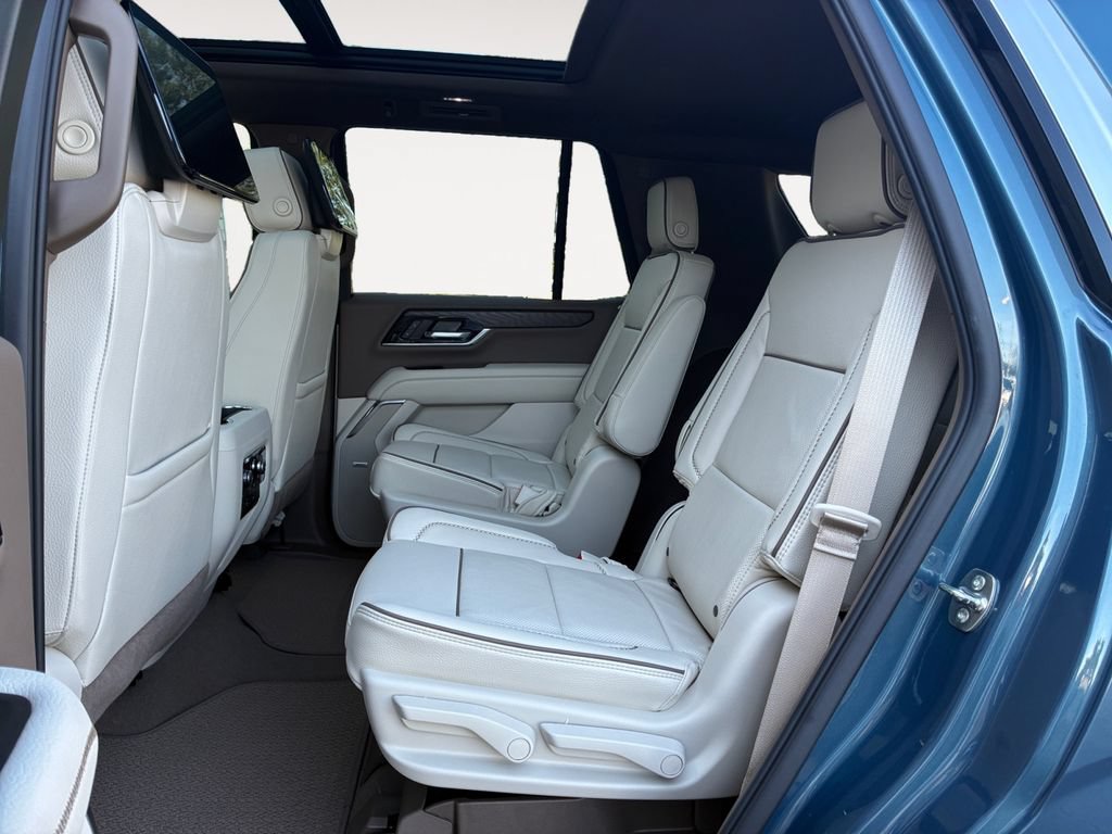 New 2026 GMC Yukon Denali w/ Denali Reserve Package AWD/4WD image 13