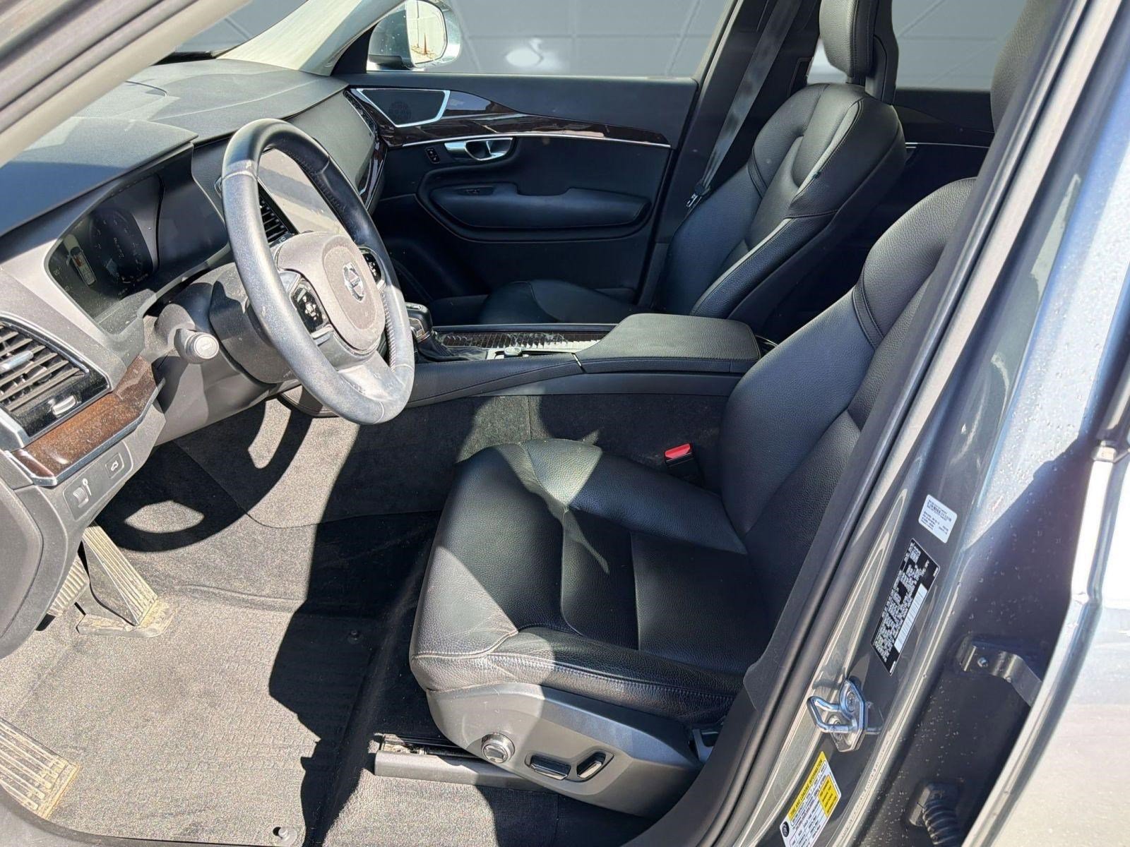 Used 2016 Volvo XC90 T6 Momentum w/ Momentum Plus Package image 5