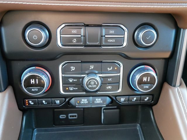 Used 2024 Chevrolet Suburban High Country AWD/4WD image 17