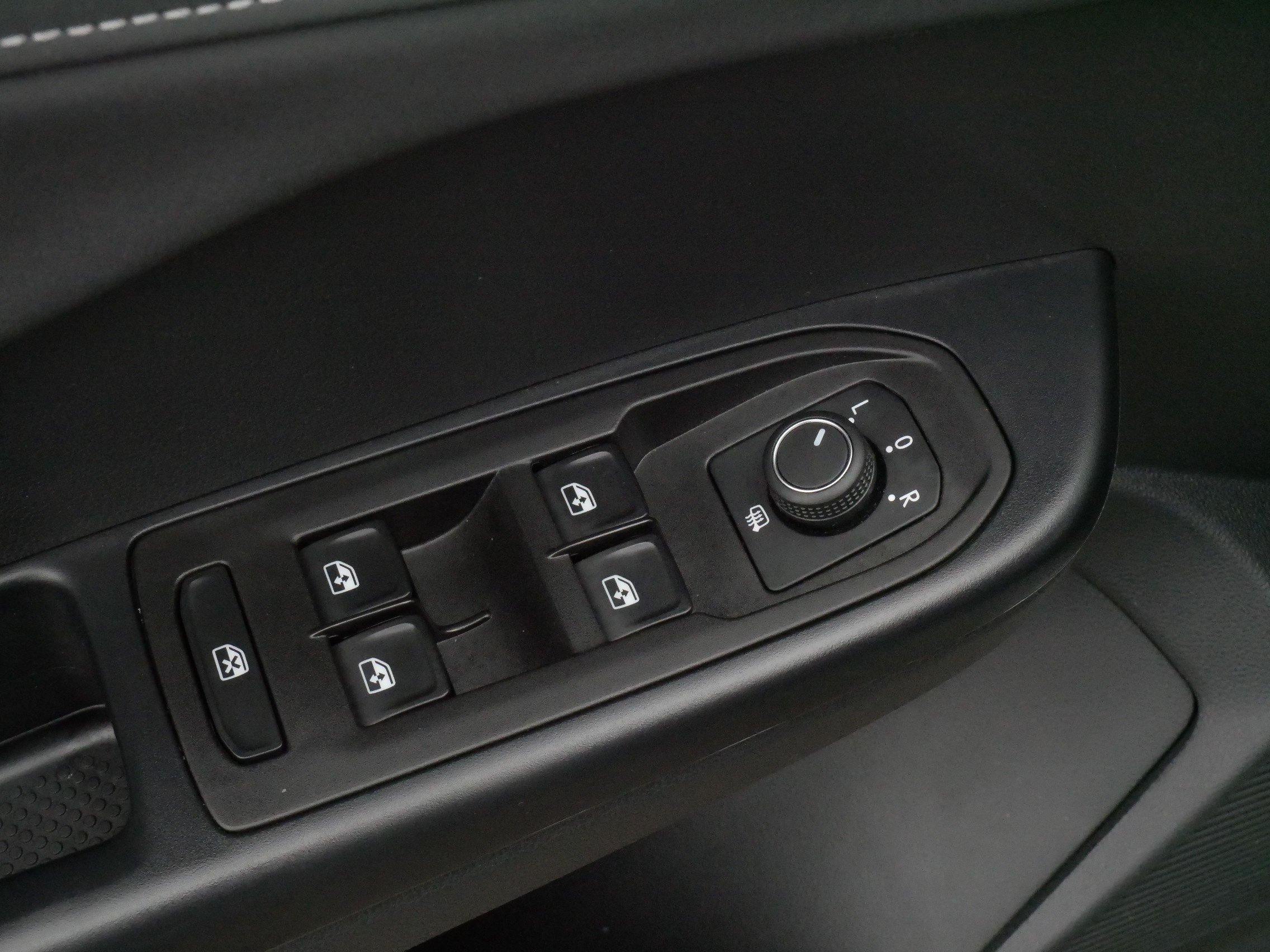 Certified 2025 Volkswagen Taos SE AWD/4WD image 19