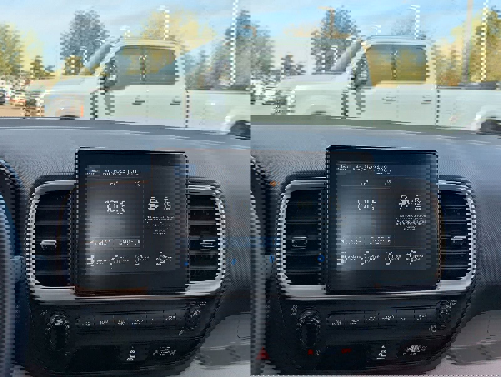 Used 2025 Hyundai Venue SEL image 19