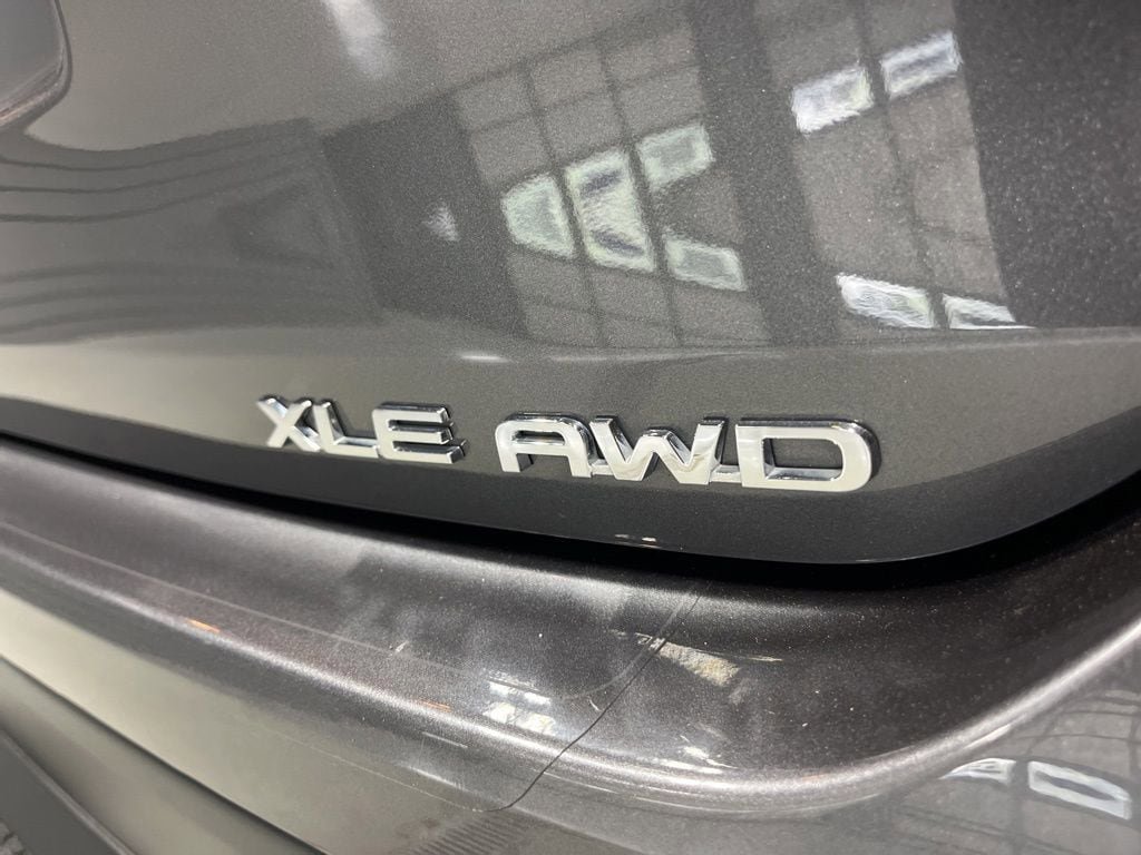 Used 2023 Toyota Highlander XLE AWD/4WD image 35
