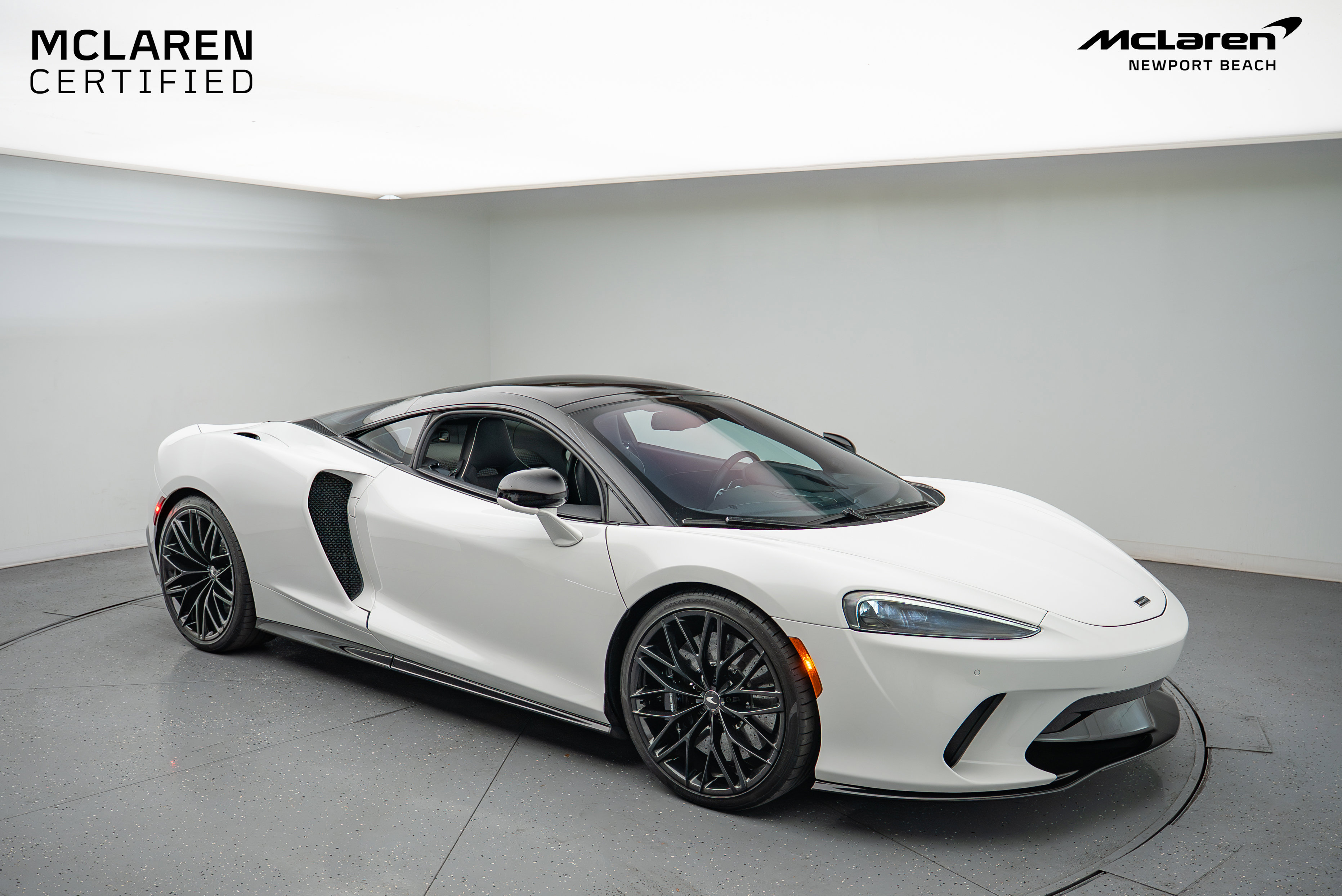 Used 2022 McLaren GT image 1