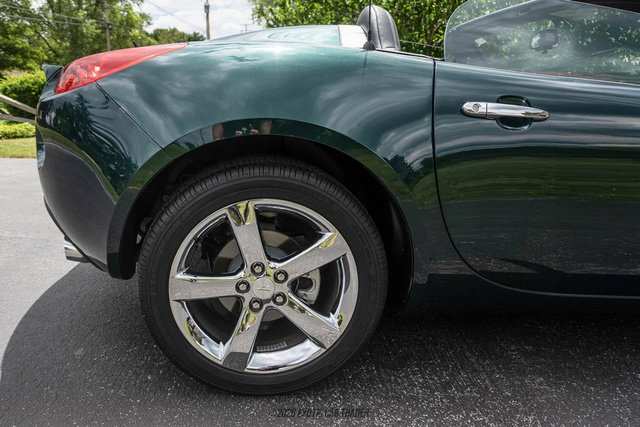 Used 2007 Pontiac Solstice Convertible w/ Premium Package RWD image 10