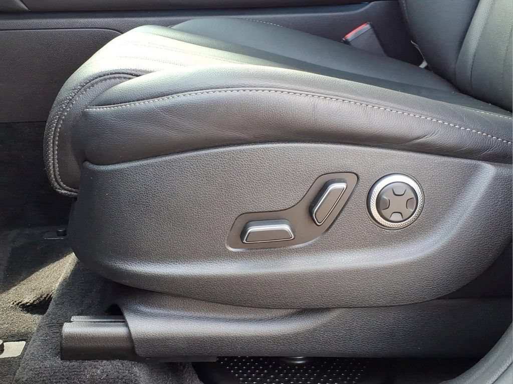Used 2025 Genesis GV80 2.5T Standard AWD/4WD image 17