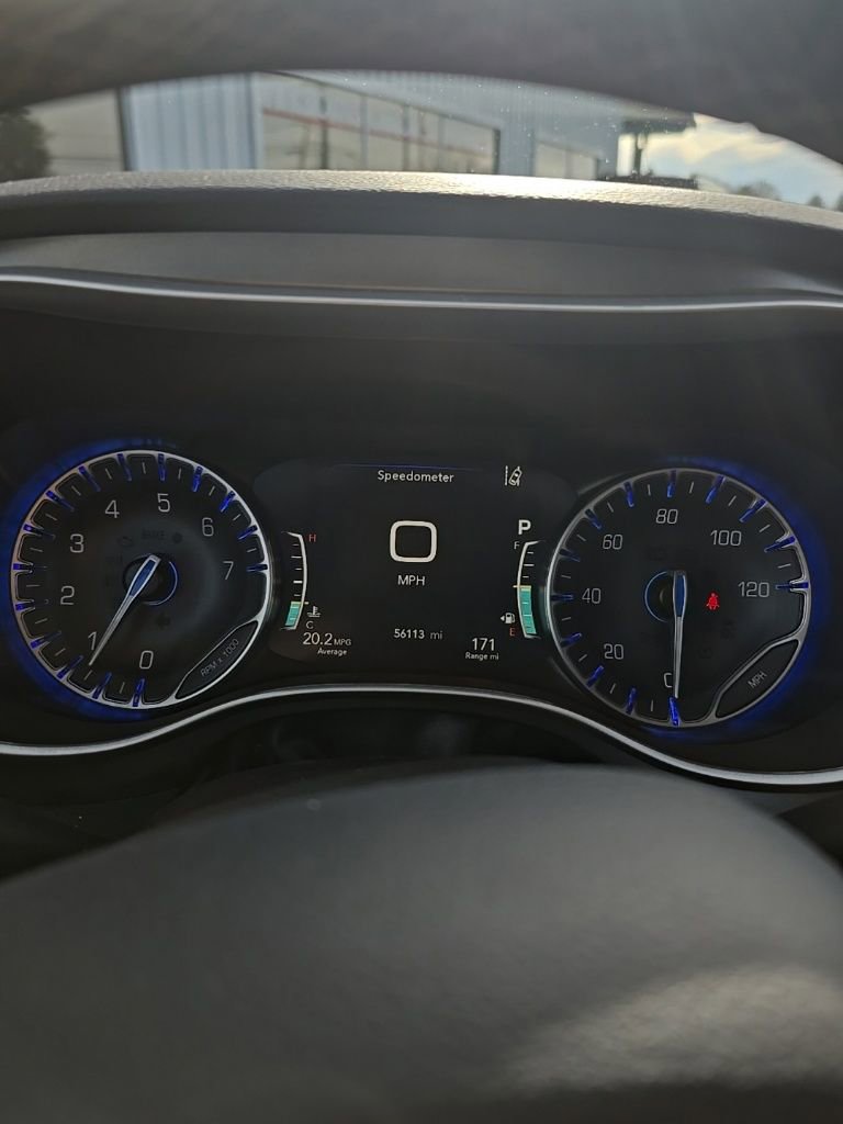 Used 2024 Chrysler Pacifica Touring-L image 22