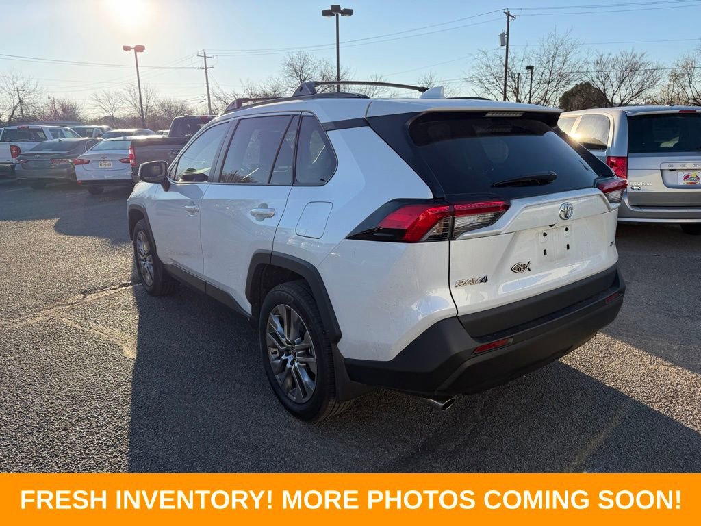 Used 2023 Toyota RAV4 XLE Premium image 4