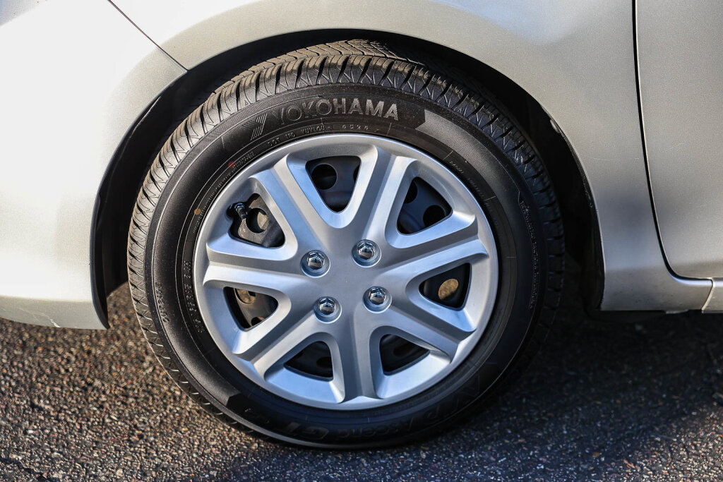 Used 2013 Toyota Yaris LE image 9