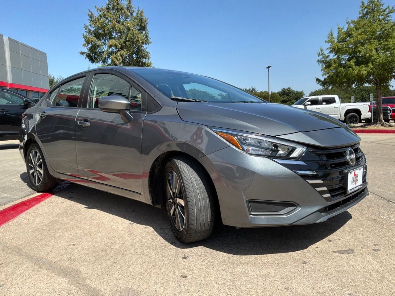 Used 2025 Nissan Versa SV FWD image 4