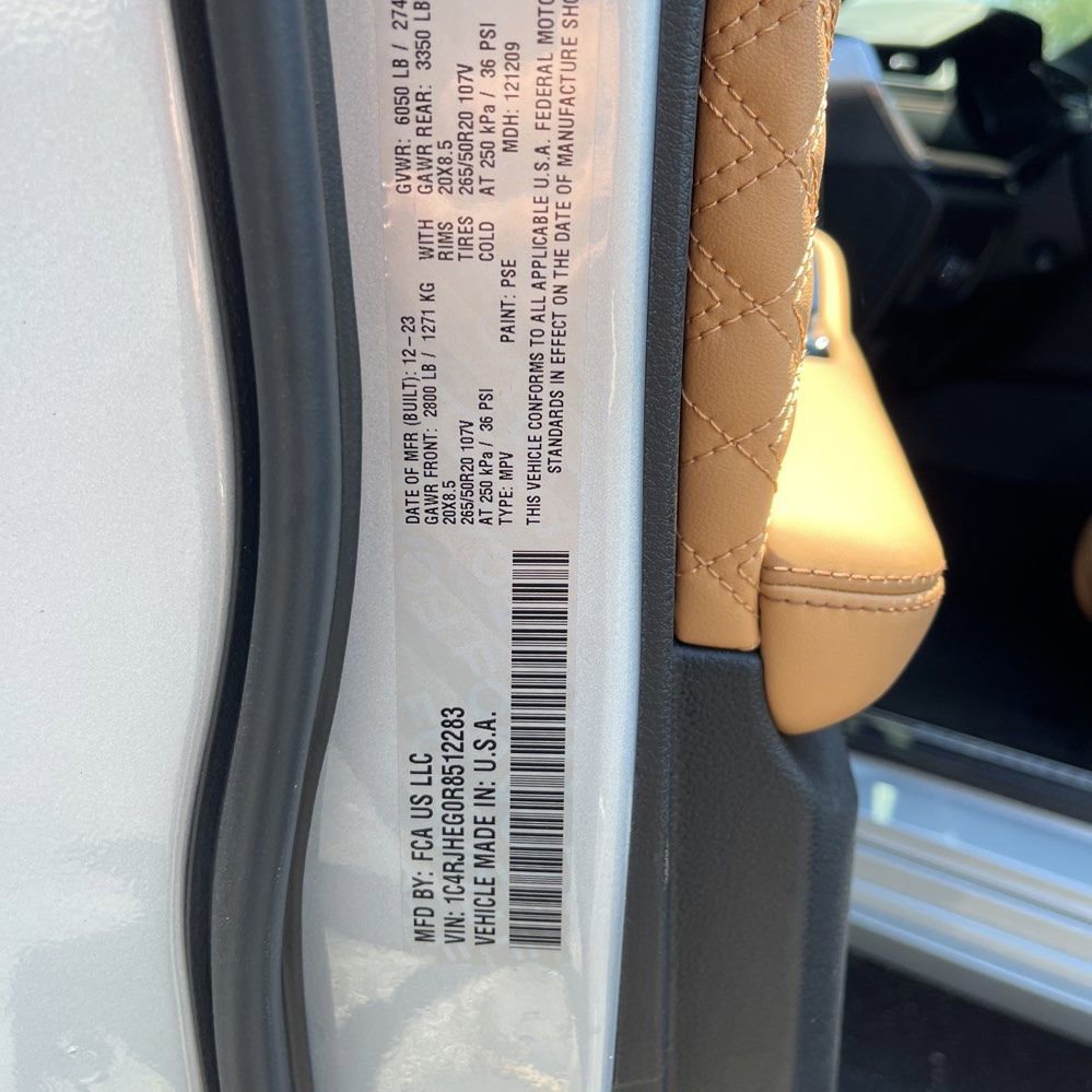 Used 2024 Jeep Grand Cherokee Summit AWD/4WD image 21